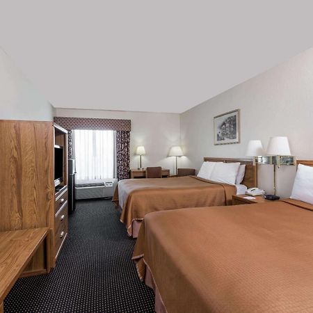 Howard Johnson By Wyndham Iowa La Esterno foto