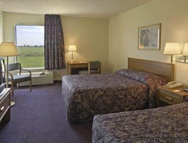 Howard Johnson By Wyndham Iowa La Esterno foto